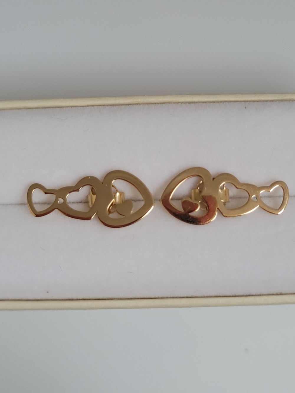 10k Solid Gold Heart Link Earrings, Made In Italy.